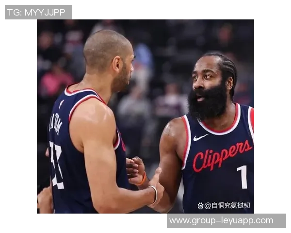 哈登失误未回头巴图姆踩线后失落卢指导直接选择离场