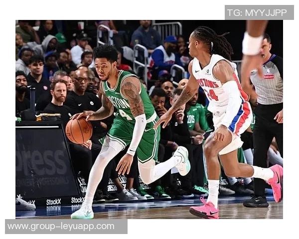 安芬尼西蒙斯半场表现惊艳8中6三分5中3独揽16分助球队领先